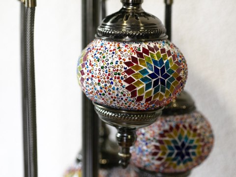 Lampa podłogowa - pięć kloszy, wielokolorowych