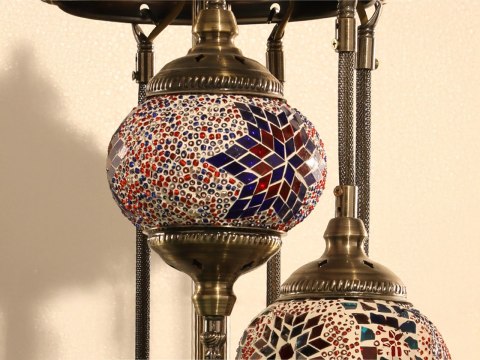 Lampa podłogowa - siedem kloszy, wielokolorowych