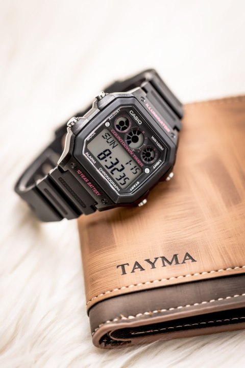 Zegarek Casio AE-1300WH-1A2VEF