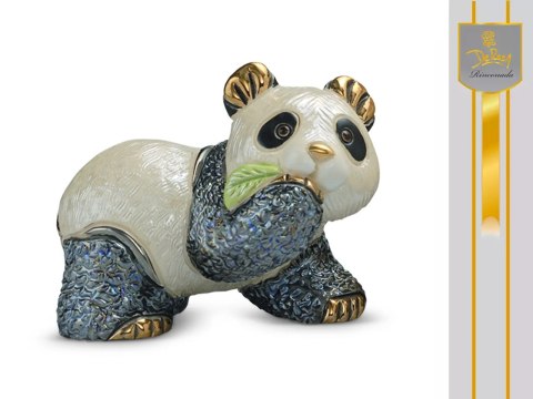 Panda z listkiem