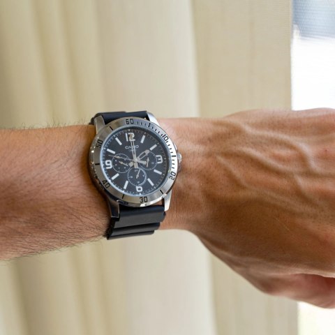 ZEGAREK MĘSKI CASIO MTP-VD300-1B + BOX